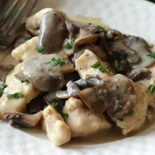 Straccetti di soia, crema di funghi 