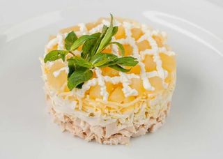 Салат с ананасом и курицей