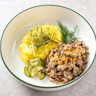 Бефстроганов с картофельным пюре (300г)