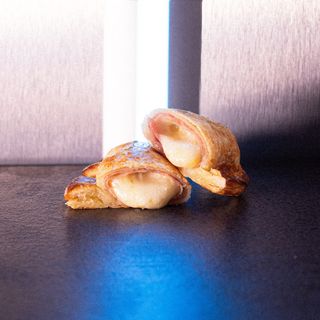 Empanada De Jamón Y Queso