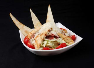 Салата Цезар с пиле и бекон (370г)