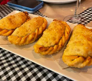 promocion 12 empanadas (6 carne y 6 Jamon y queso)