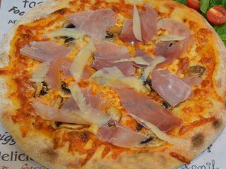 Пица Прошуто Фунги (30см)