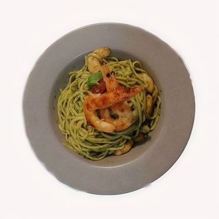 Linguini com Pesto e Camarão