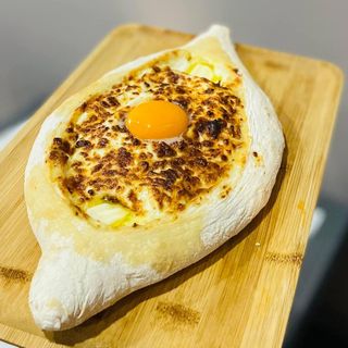Khachapuri Adjaruli
