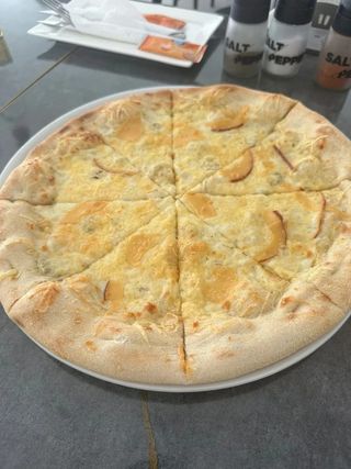 Pizza 4 Formaggi