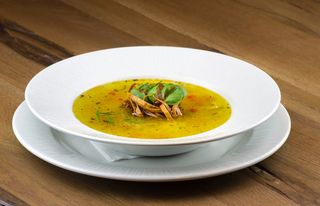 Ciorbă de cocoș de țară cu taieței de casă