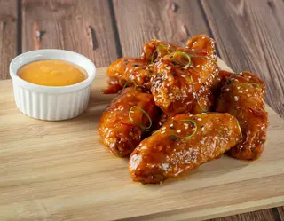 Alitas De Pollo Frito Con Salsa Picante