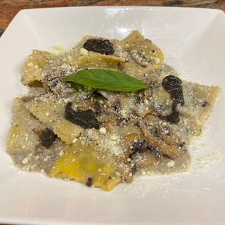 Ravioli Funghi Porcini Con Salsa De Setas De Tartufo 