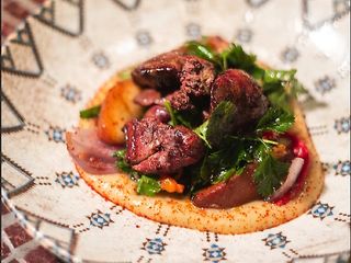 салат з печінкою на грилі, печеними овочами та яблучним кремом (280г)