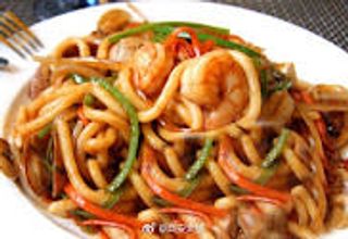 Spaghetti udon con gamberi e verdure 鲜虾炒乌冬面
