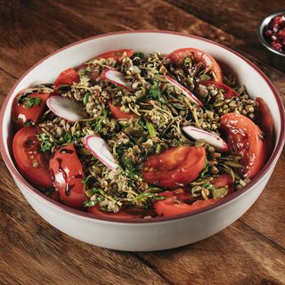 პომიდვრის სალათი ჯონჯოლით 