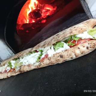 Panuozzo salsiccia, broccoli e mozzarella