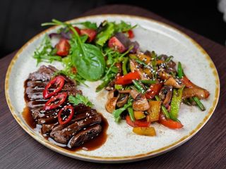 Салат Теплий Тонкацу (430g)