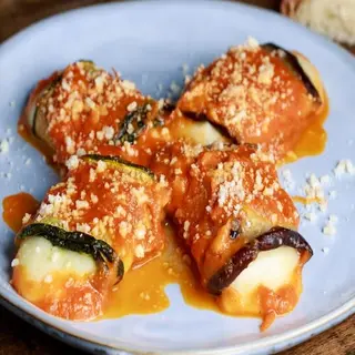 Involtini Di Melenzane E Zucchine Ripiene Di Scamorza E Mozzarella