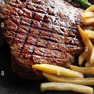 Bistecca di manzo + coca+ patatine 