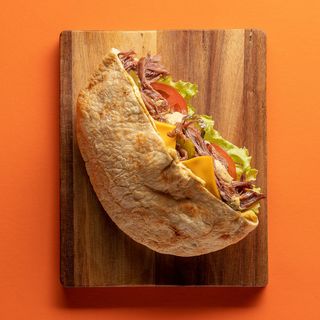 Піта з рваною яловичиною