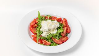 Салат руккола со страчателлой