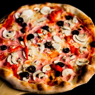 Pizza Capricciosa 100cm x 35cm