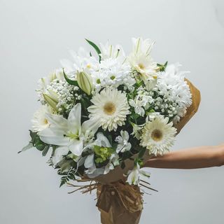 Ramo primaveral blanco (S)