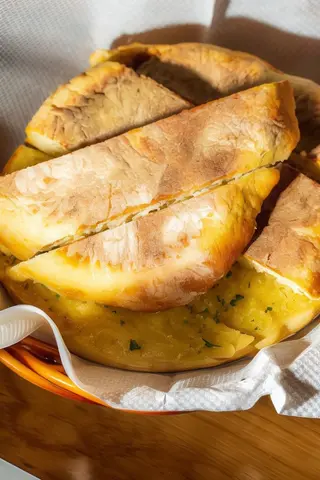 Bolo do Caco com Manteiga de Alho