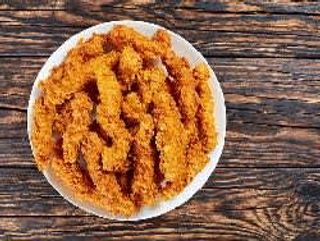 Пилешки панирани жулиенки с чеснов сос