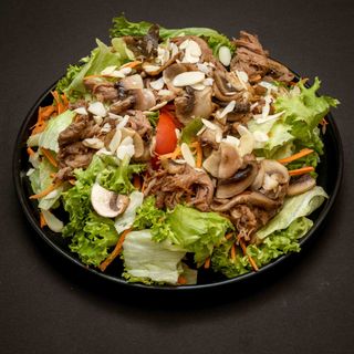 Теплий салат з телятиною та грибами (230/30г)