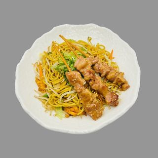 52. RAMEN SALTATO CON YAKITORI*