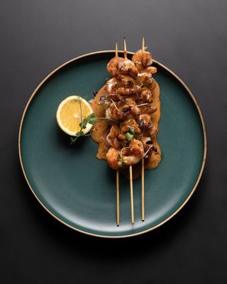 Жареные креветки под сливочным соусом