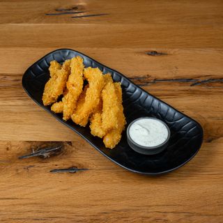 Пилешки пръчици с млечен сос