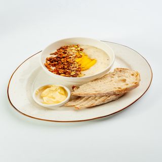 Каша овсяная с гранолой и с персиком 