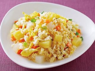 25 Pržena riža sa ananasom 