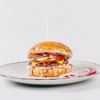 Garlic burger + pomfrit