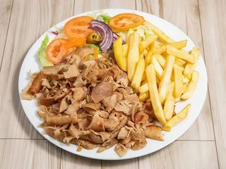 Plato De Kebab Con Patatas Fritas