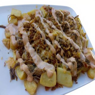 patatas roquefort con migas de atún