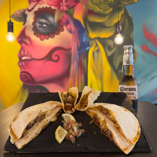 2 Tacos y 2 Quesadillas (Para 1 Persona)