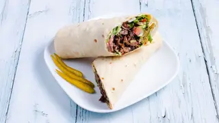 Teleća tortilja + pomfrit + piće po izboru
