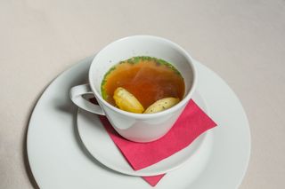 Goveđa supa sa knedlama