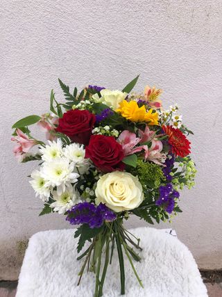 Ramo Variado Con 3 Rosas