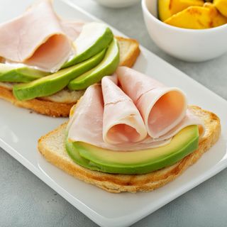 Tosta de Pavo y Aguacate 