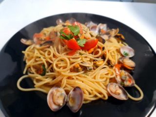 Pasta con vongole e pomodorino