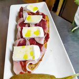 Tosta De Queso Brie Y Jamón Serrano