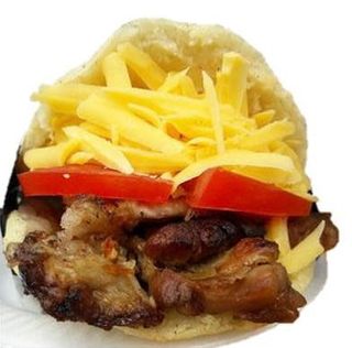 Arepa De Pernil queso amarillo