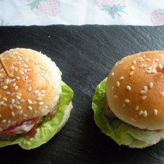 Mini Burgers Buey con patatas +salsa a elegir
