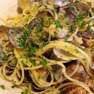 Spaghetti con almejas