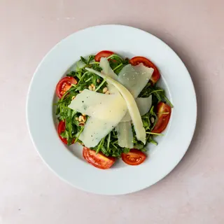 Rukola, čeri, parmezan i pinjoli