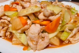 81. Пиле с ананас (800г)