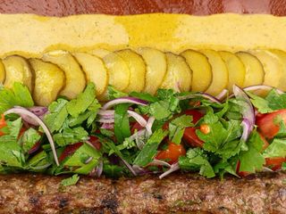 Лафа з кебабом, салатом та томатним соусом (450g)