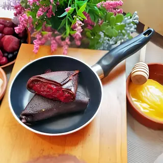 Млинці шоколадні з вишнею (1кг), заморожений напівфабрикат