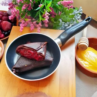 Млинці шоколадні з вишнею (1кг), заморожений напівфабрикат